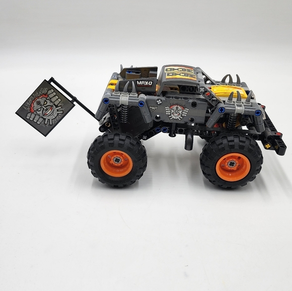 LEGO TECHNIC: Lego Monster Jam Max-D (42119)  |  Assembled - Picture 6 of 8
